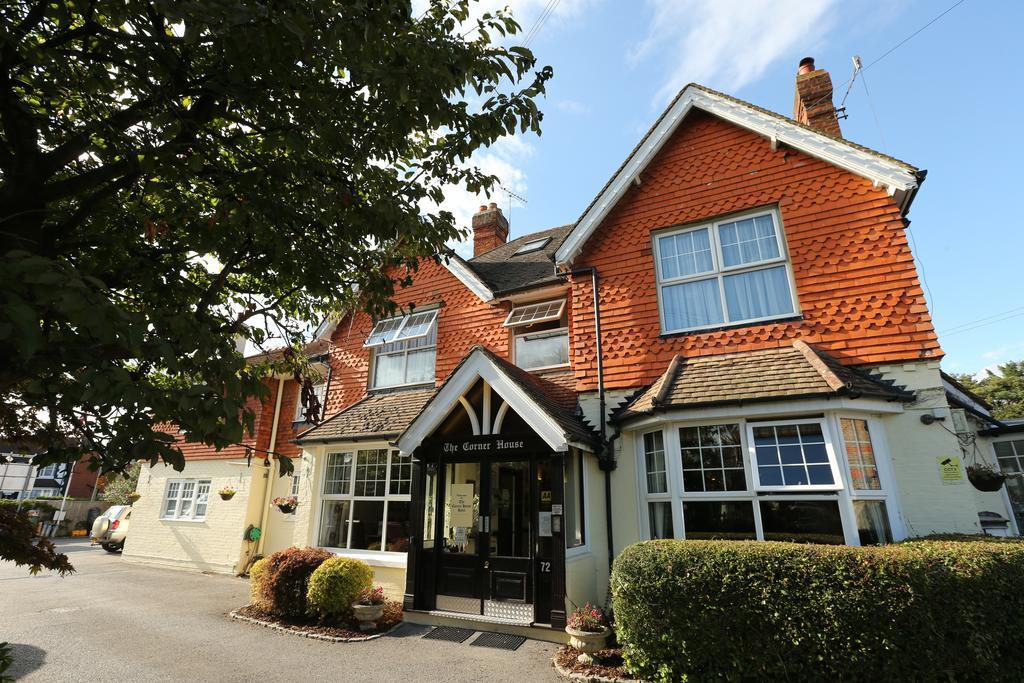 Corner House Hotel Gatwick With Holiday Parking Horley Exterior foto